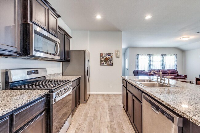 Building Photo - 5 Bedrooms, Corner Lot, Total Showstopper!