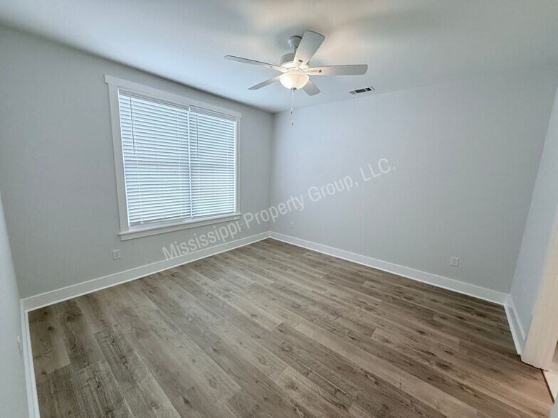 Building Photo - 615 Miramar Ln