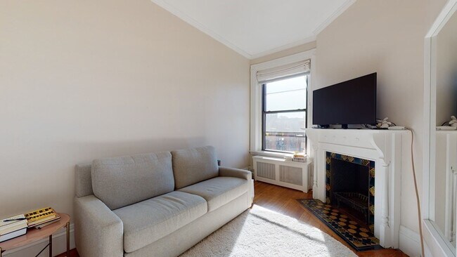 Building Photo - 295-297-297 Beacon St