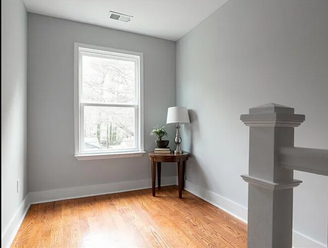 Building Photo - Spacious 5BR/3.5 BA Renovated Home Near Beltline with Off-Street Parking