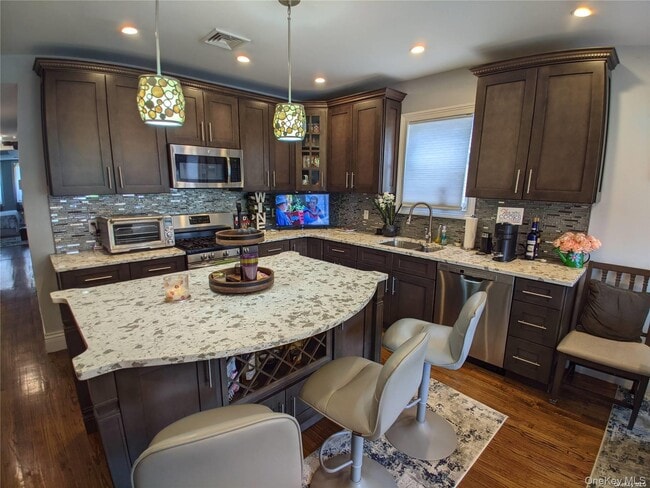 Building Photo - 535 E Walnut St