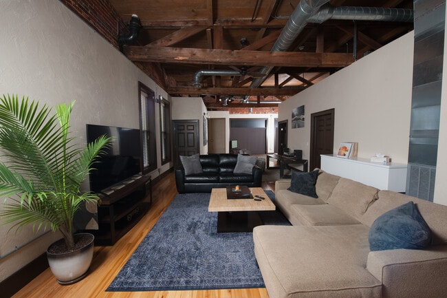 Building Photo - 2101 Beale Ave