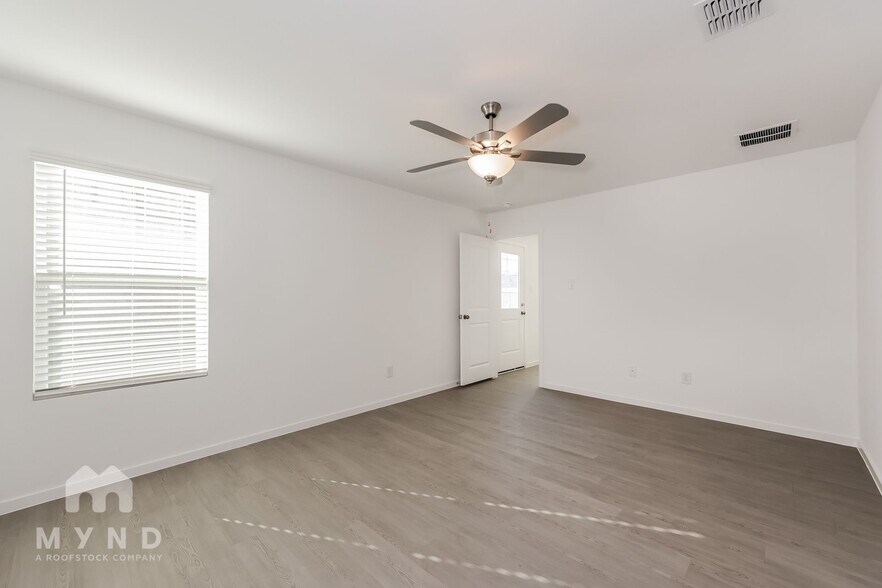 Building Photo - 2712 Ctr Crk Ln