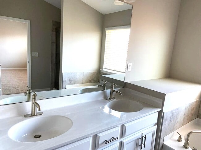 Building Photo - 1377 Elderwood Way