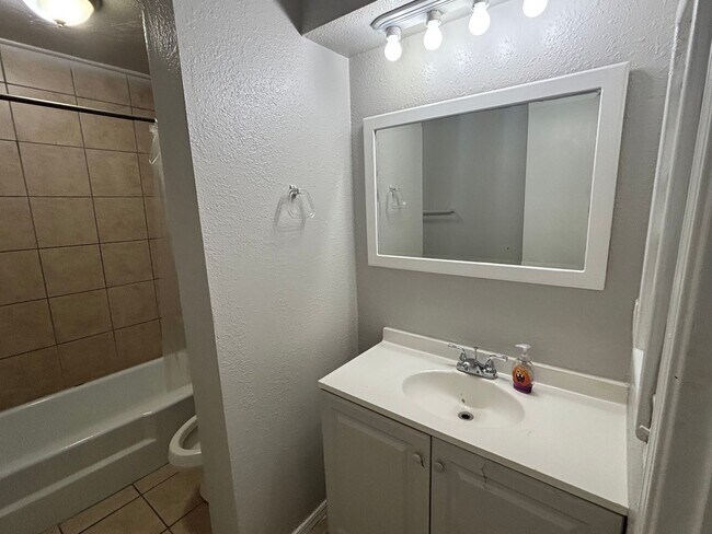 Building Photo - 2 Bedroom, 1.5 Bathroom 1st Floor Condo wi...