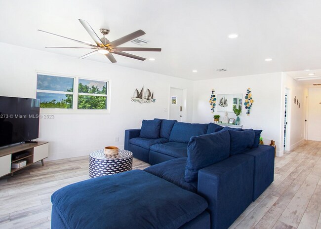 Building Photo - 1623 Venetian Dr