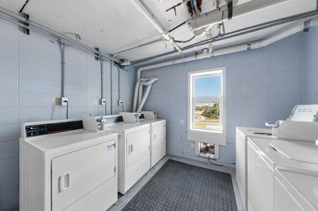 Building Photo - 200 E Beach Blvd