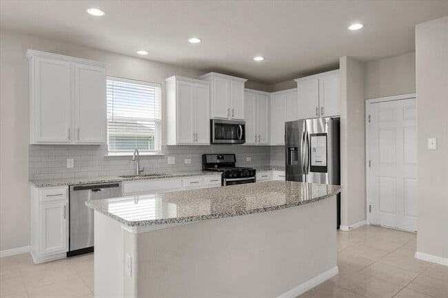 Building Photo - 121 Emerald Pass