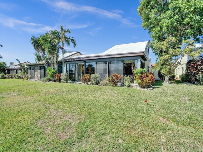 Building Photo - 8511 Casa Del Lago