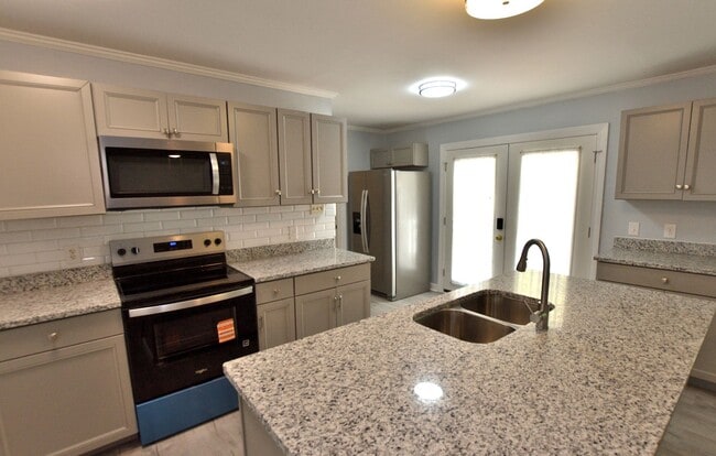 Building Photo - 1640 Bridgedale Dr