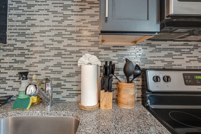 Building Photo - 801 Hillview Heights