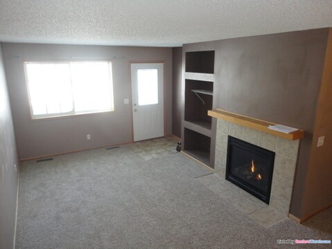 Building Photo - 6104 Maclynn Ave NE