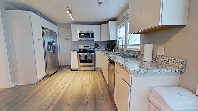 Building Photo - 445 Ames St