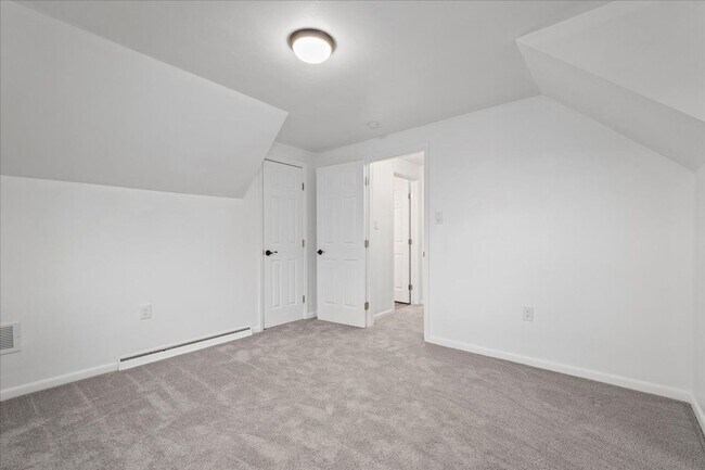 Building Photo - 1303 Cloverdale St
