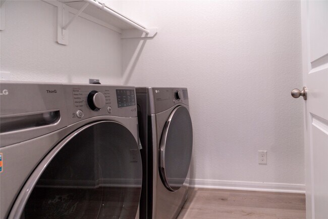 Building Photo - 208 Cambria Green Ln