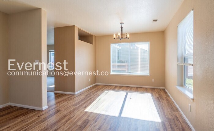 Building Photo - 1121 Fenwick Dr