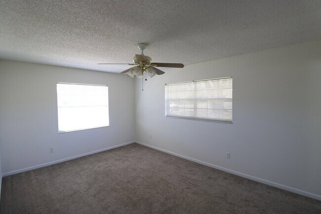 Building Photo - 553 Domenico Cir