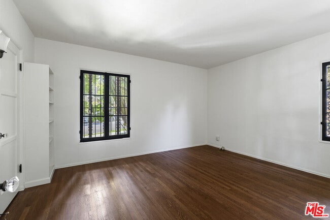 Building Photo - 3731 Griffith View Dr