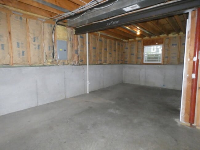 Building Photo - 11407 N Bristol Ave