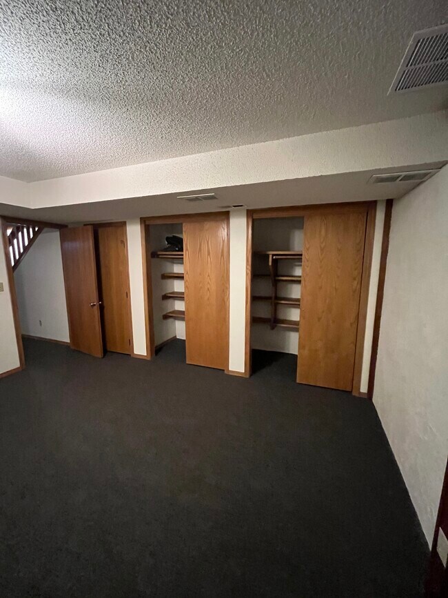 Building Photo - 101 S Rock Rd