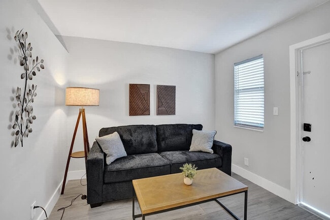 Building Photo - 50 Davie Blvd