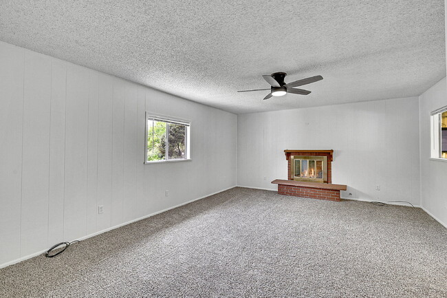 Building Photo - $3,500- Location! 2 Bed 2.5 Bath 2 Non-Con...