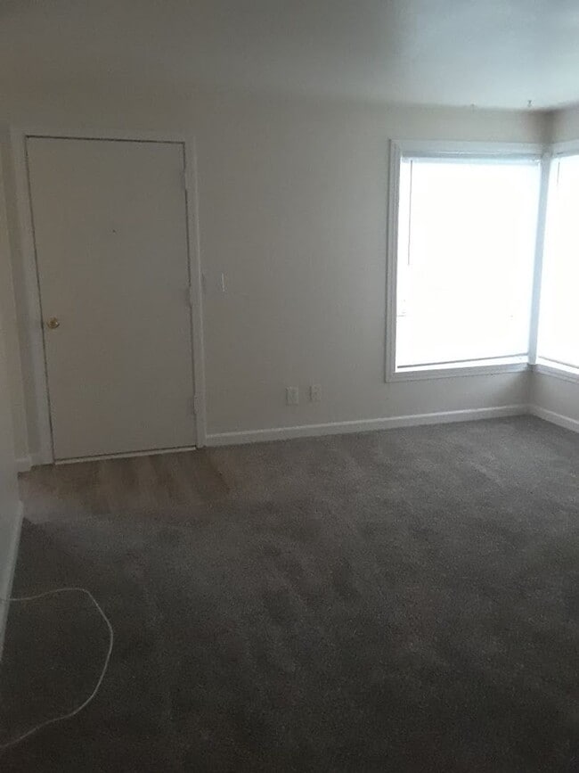 Building Photo - Cozy 2 bedroom single family home!!