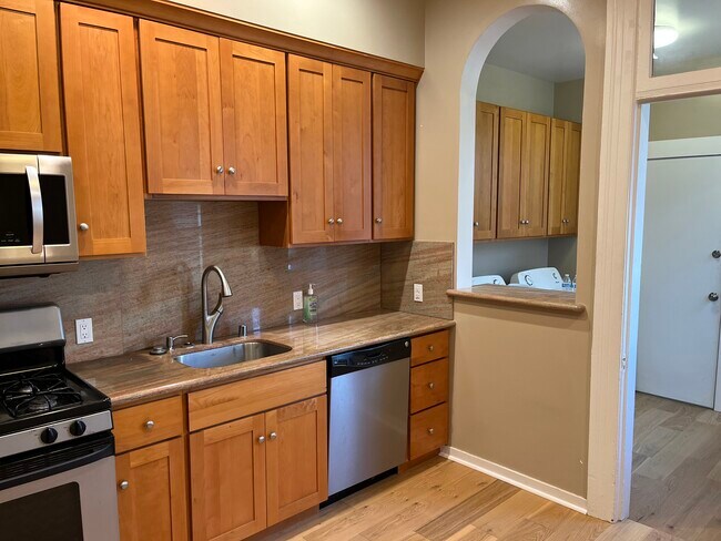 Building Photo - 445 Chestnut St