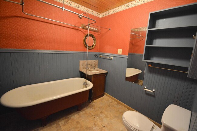 Building Photo - 209 S Pearl St