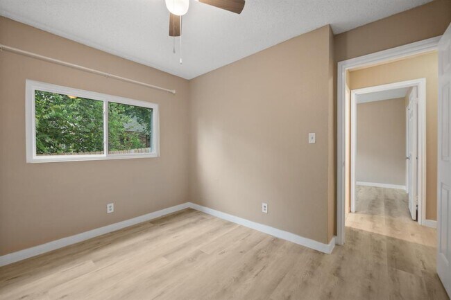 Building Photo - 16016 Fitchburg Cir