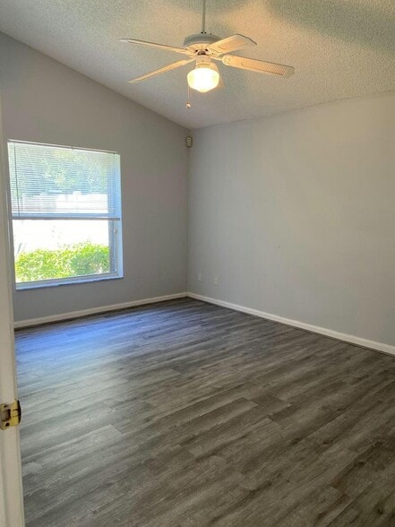Building Photo - 1883 Oak Berry Cir
