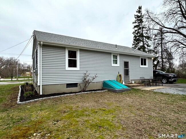 Building Photo - 320 Halls Hill Rd