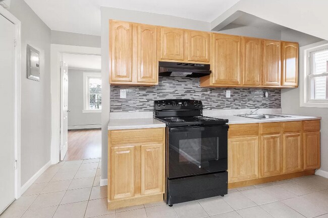 Building Photo - 196 Shephard Ave