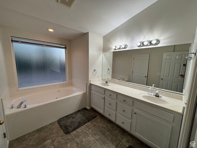 Building Photo - Beautiful Canyon Terrace Estates Home!