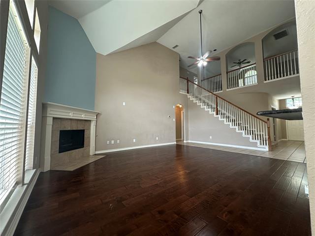 Building Photo - 836 Hunters
