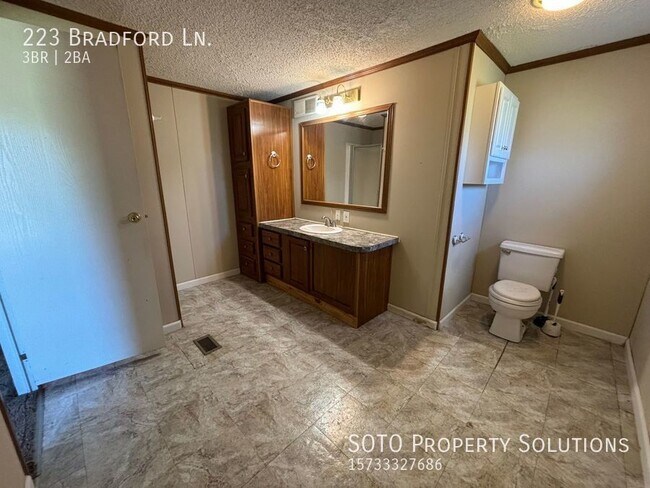 Building Photo - 3BD/2BA Pet-Friendly Home in Oak Ridge