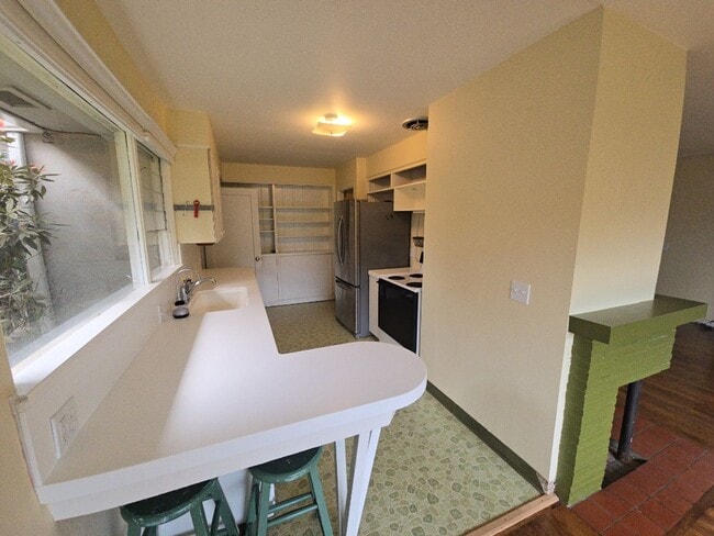 Building Photo - 3BD/2BA Eureka home is close to Sequoia Park, boasts infrared sauna!