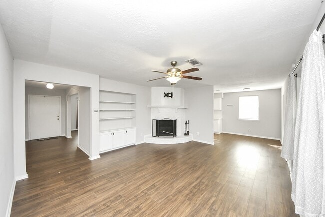 Building Photo - 15135 Chipman Ln.