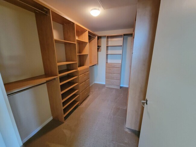 Building Photo - Luxury, Spacious 1 bedroom Apartment in Boulder at the Famous Peloton