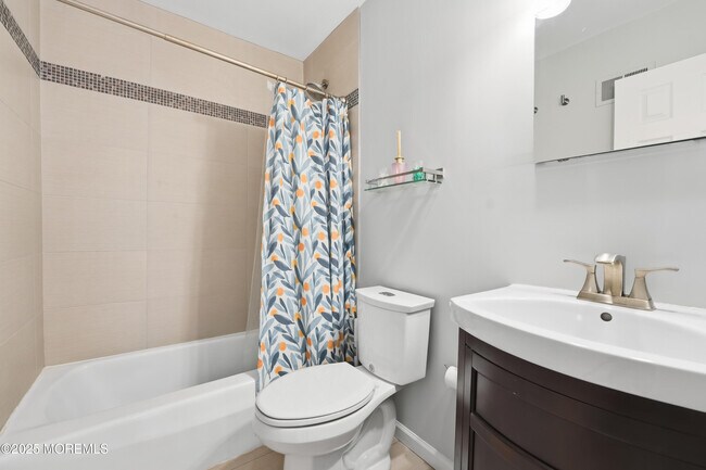 Building Photo - 65 Cedar Ave