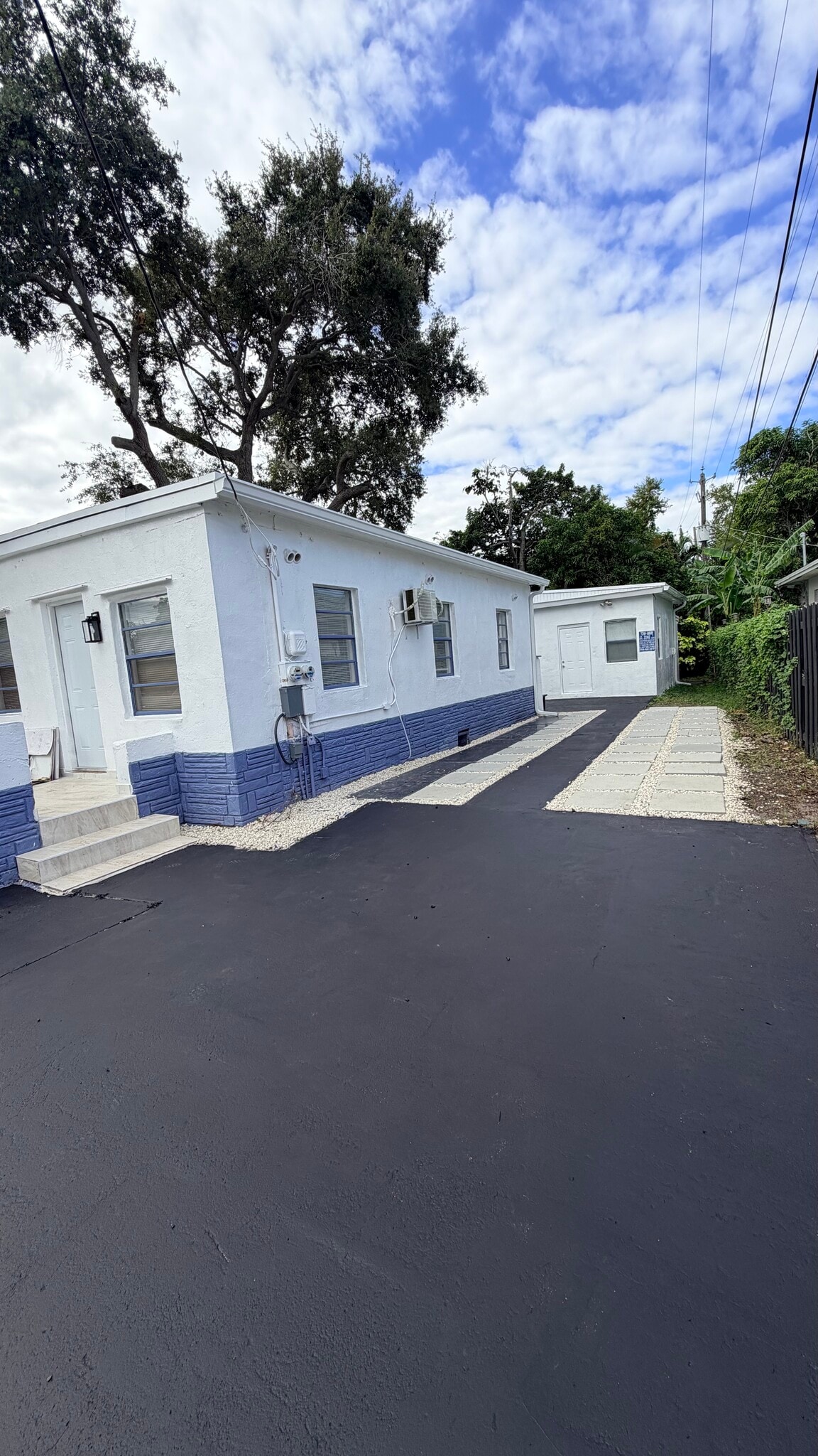 Building Photo - 414 Phippen Waiters Rd