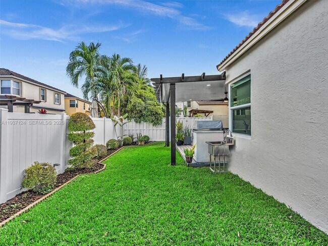 Building Photo - 357 NW 154 Ave