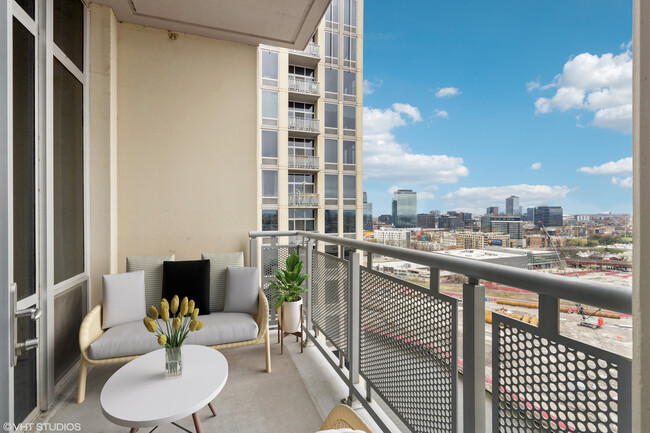 Building Photo - 720 N Larrabee St
