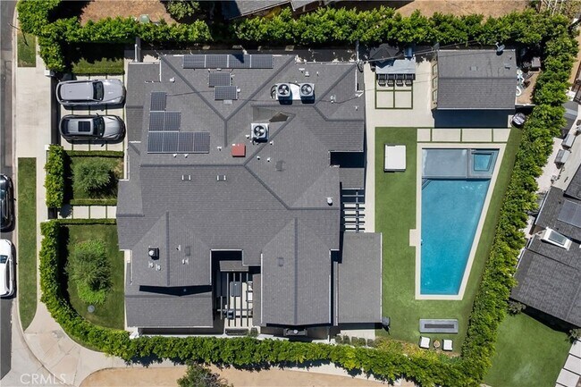Building Photo - 17631 Tarzana St