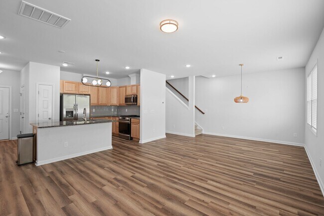 Building Photo - Charming 3 bedroom 2.5 bath Townhome in Wake Forest