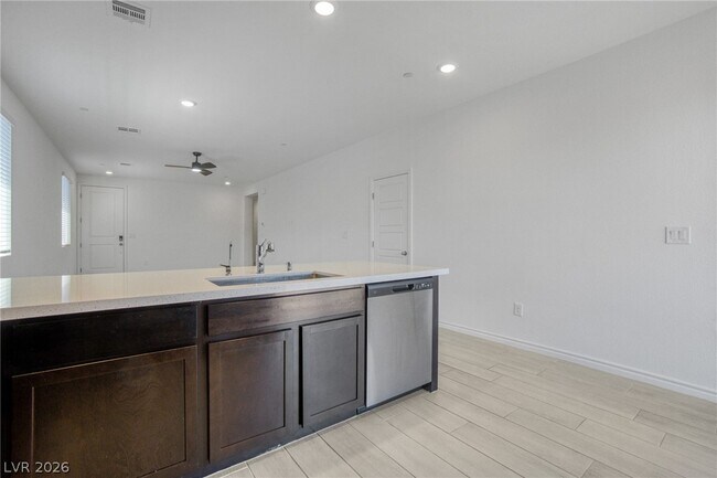 Building Photo - 9770 Redwood Cascade St