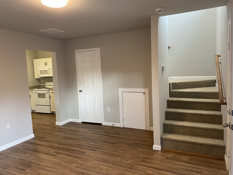 Building Photo - 90 Crabapple Rdg