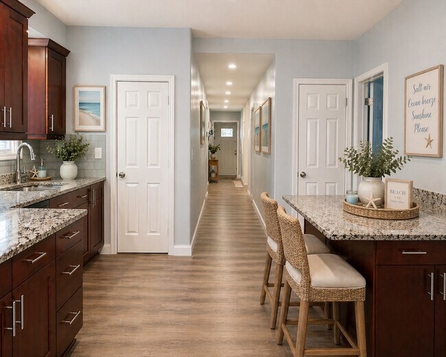 Building Photo - 74 Nightingale St