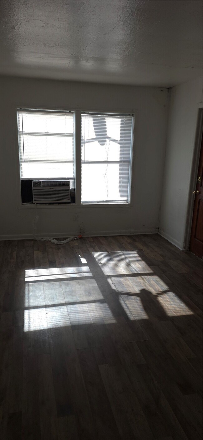 Building Photo - 2811 Iola St