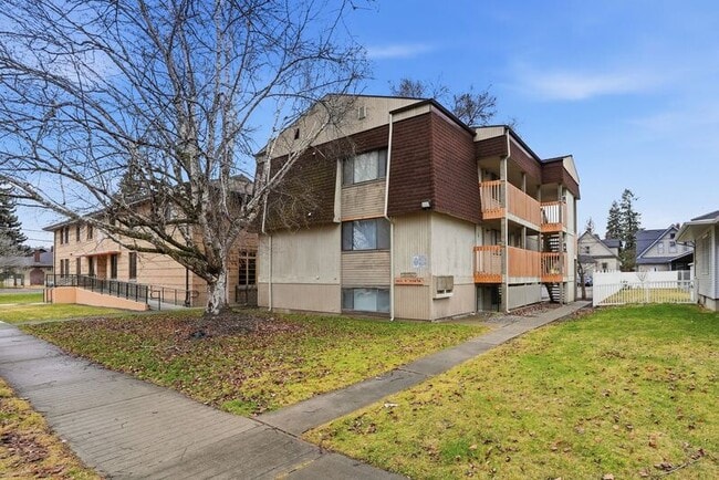 Building Photo - 411 E Sinto Ave